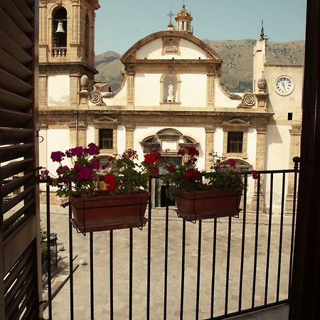 Bnb Donnalaura Carini Exterior foto