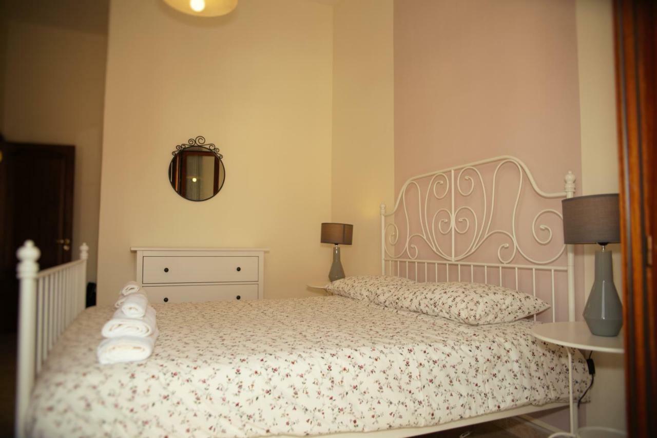 Bnb Donnalaura Carini Exterior foto