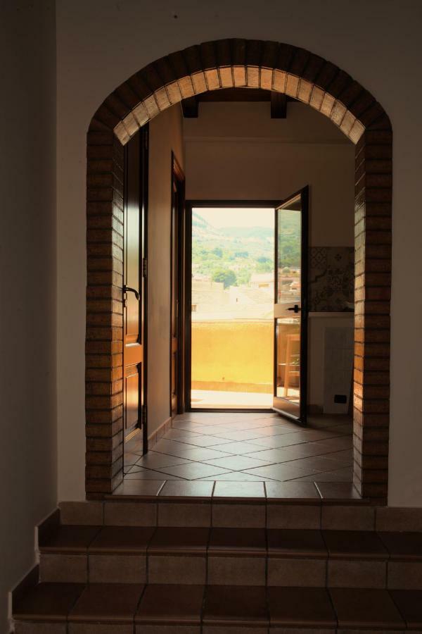 Bnb Donnalaura Carini Exterior foto